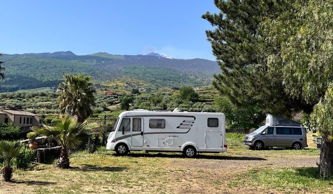 Stellplatz beim Agriturismo Etna Wi w