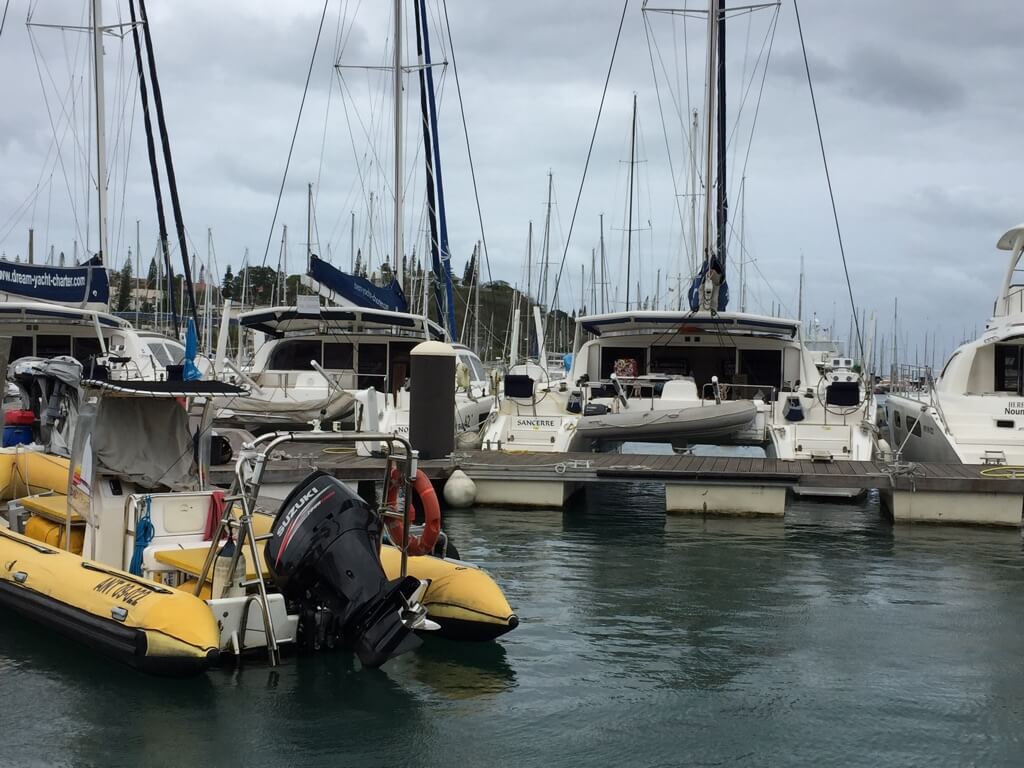 Katamaran Hafen Noumea